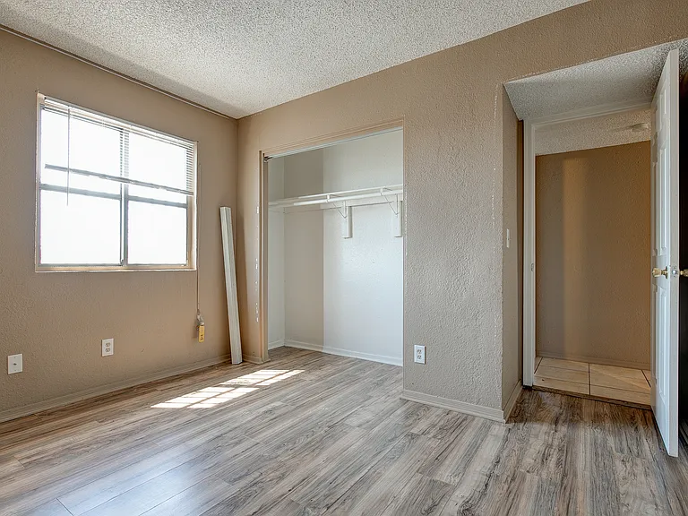 9631 N 12th Ave #201 — Photo 9