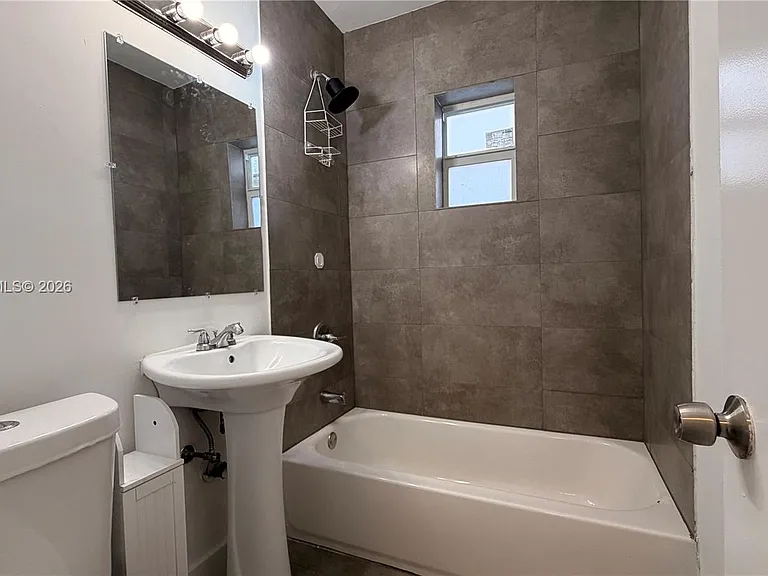 115 NW 118th St #115 — Photo 14