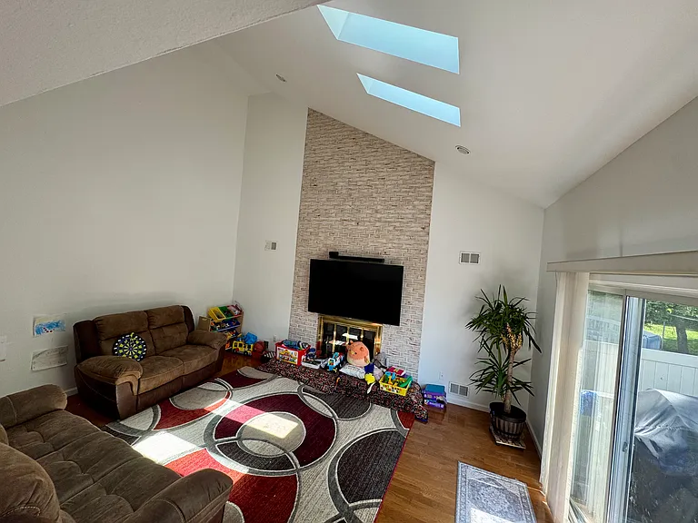 212 Parkside Dr — Photo 6