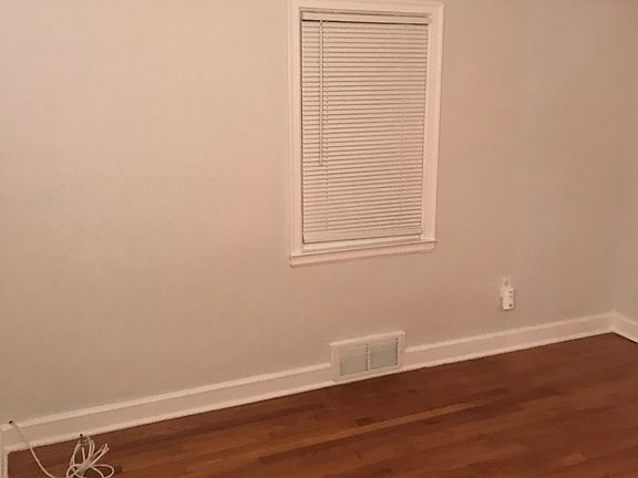 1st Floor Bedroom/Den