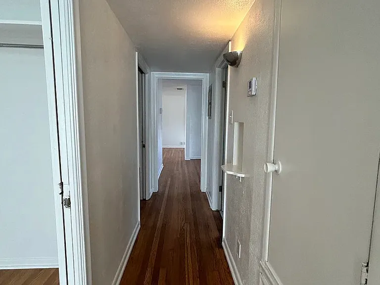 355 Cresham Dr — Photo 7