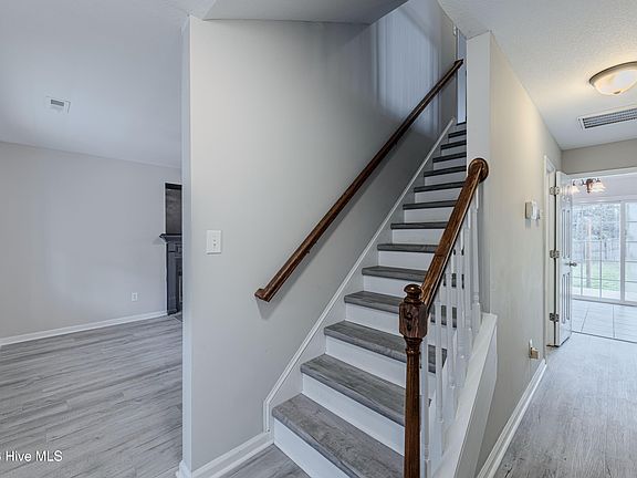 3rd image of 213 Loren Road