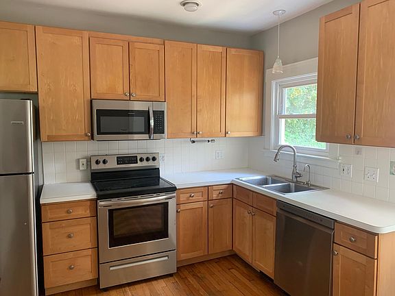 3rd image of 2399 Woodmere Dr