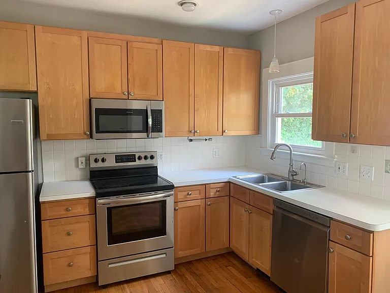 2399 Woodmere Dr — Photo 3