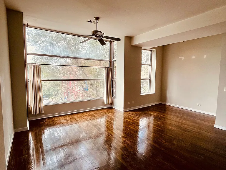 2824 W Armitage Ave — Photo 1