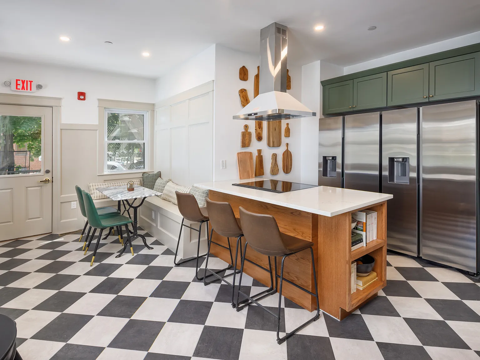 1 bed, 1.0 bath, 5500 sqft, $2,650 — Photo 3