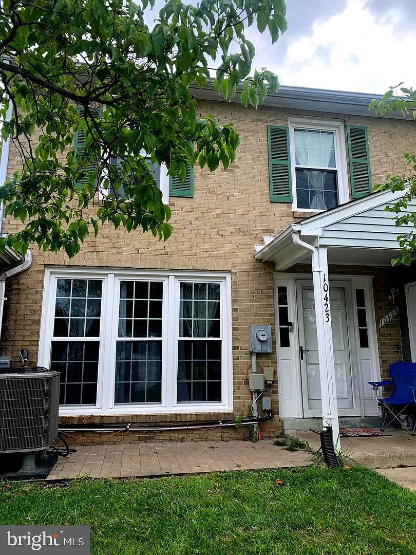 3 bed, 1.5 bath, 1151 sqft, $2,395 — Photo 1