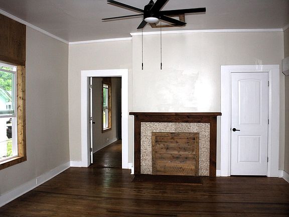 3rd image of 65 Evans St