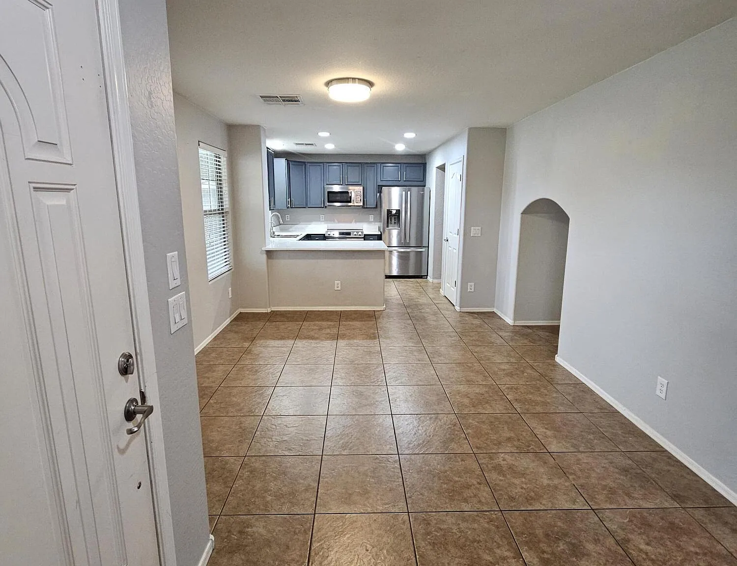 3 bed, 2.5 bath, 1488 sqft, $2,300 — Photo 4