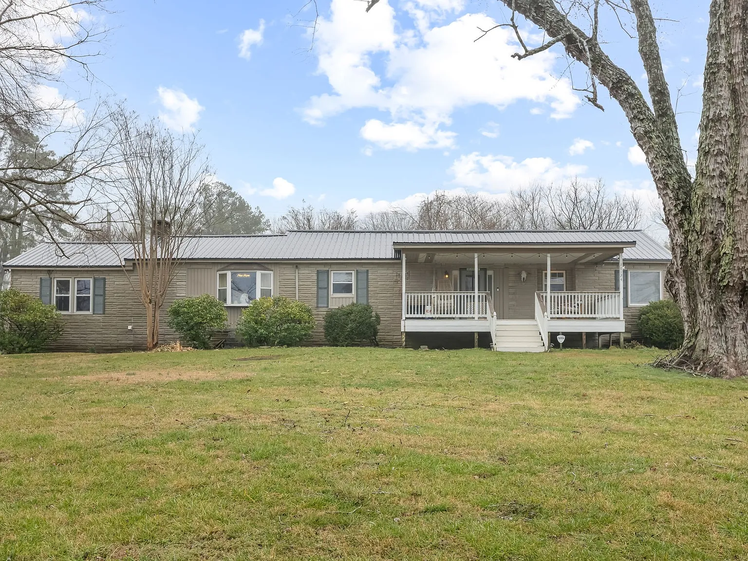 3 bed, 1.0 bath, 1550 sqft, $2,500 — Photo 4