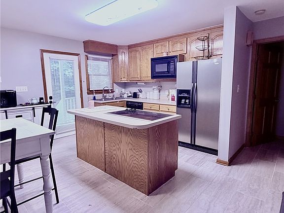 4th image of 70 Chatham Oaks