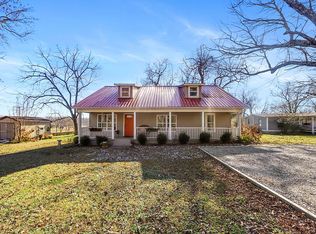 124 S 3rd St, Dickson, TN 37055