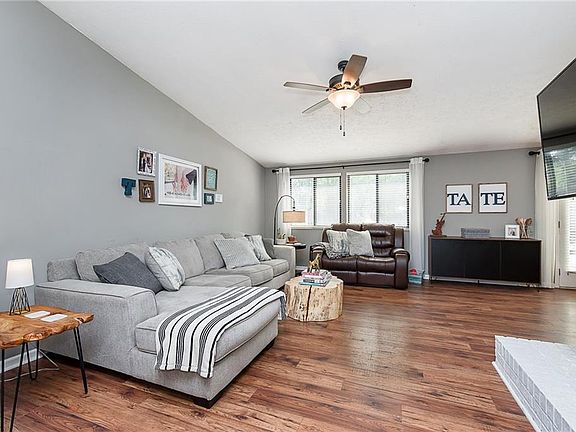 5th image of 7651 Baywood Dr