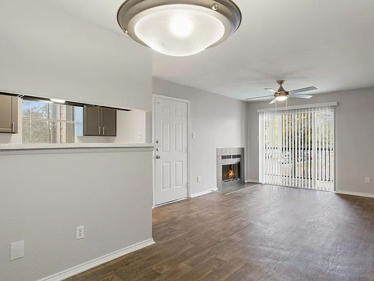 502 W Longspur Blvd — Photo 37