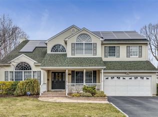 555 Woodbury Rd, Plainview, NY 11803