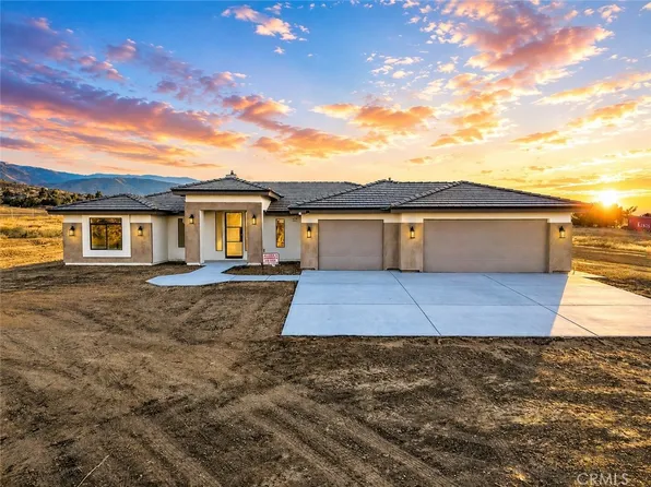 9012 Monte Vista Rd, Phelan, CA 92371