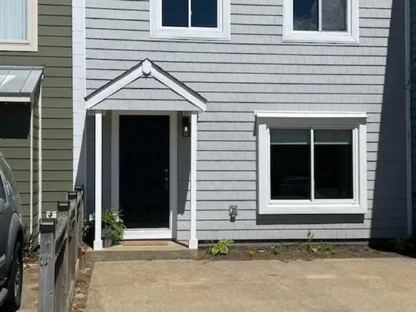 330 Cripple Creek Ct, Virginia Beach, VA 23452