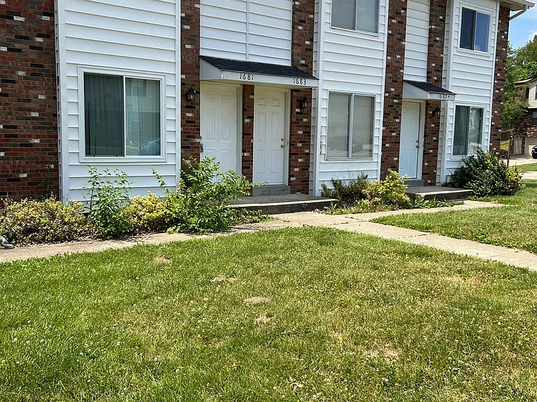 1677 Meyer Dr — Photo 4