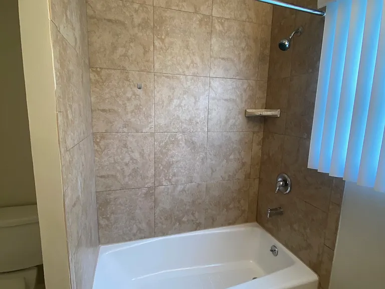 1045 E Carson St #8 — Photo 5