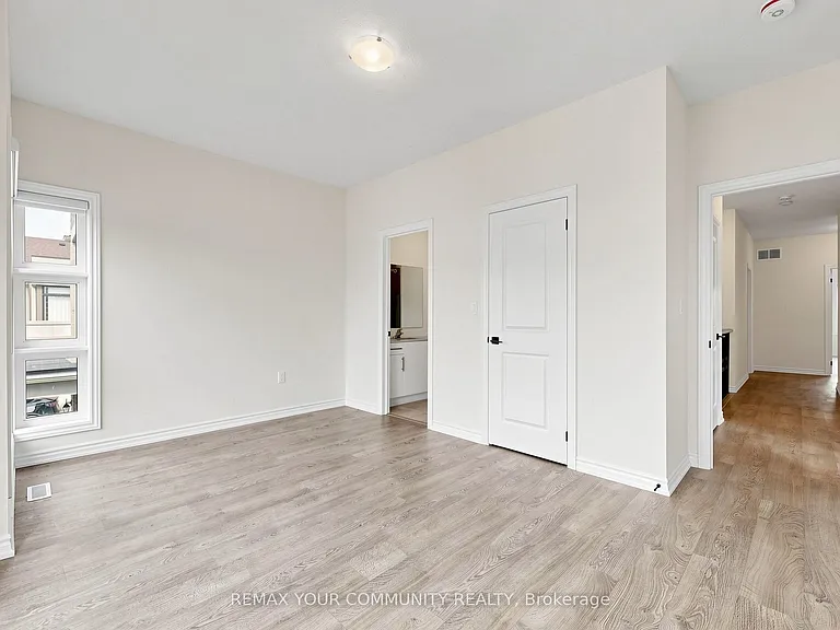 105 Halldorson Ave — Photo 35
