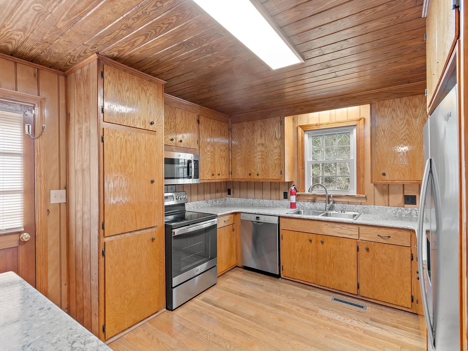 3 bed, 1430 sqft, $1,775 — Photo 2
