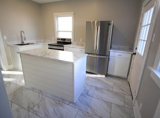 1005 S 38th St, Omaha, NE 68105