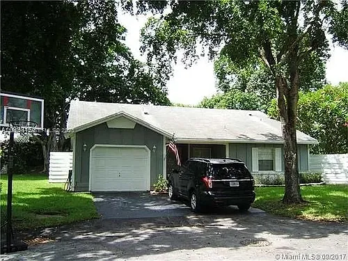 15120 SW 141st Pl Photo 1