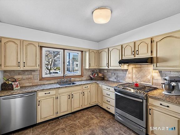 4th image of 214 Alps Road #31