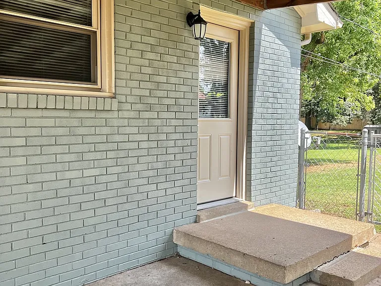 206 Orleans Dr — Photo 3