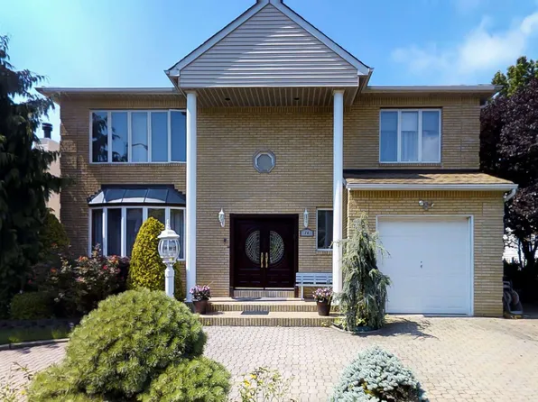16 Francis Place image 1 of 47