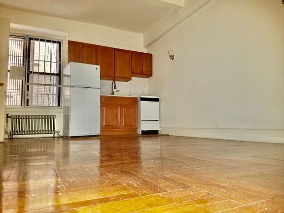 5th image of 201 E 35th St APT 9D