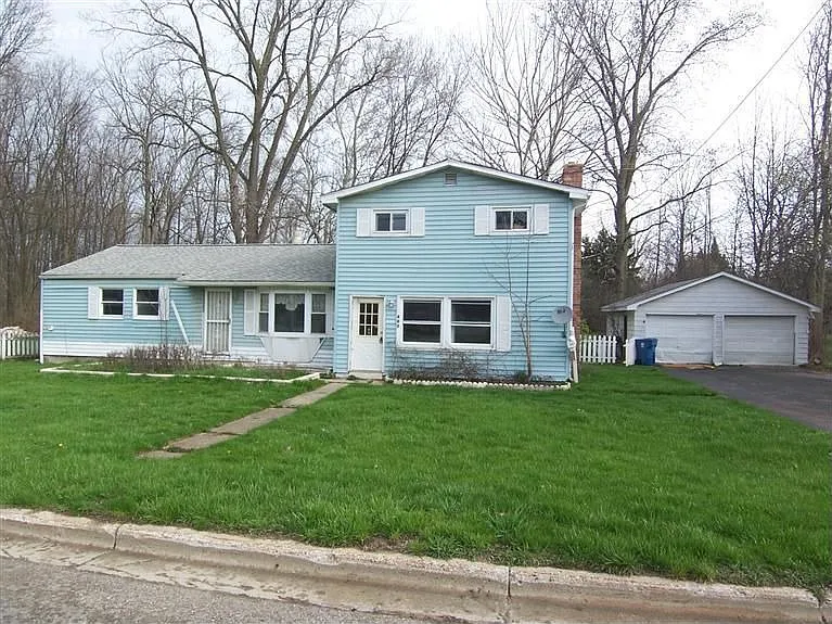 401 Helen St photo 1