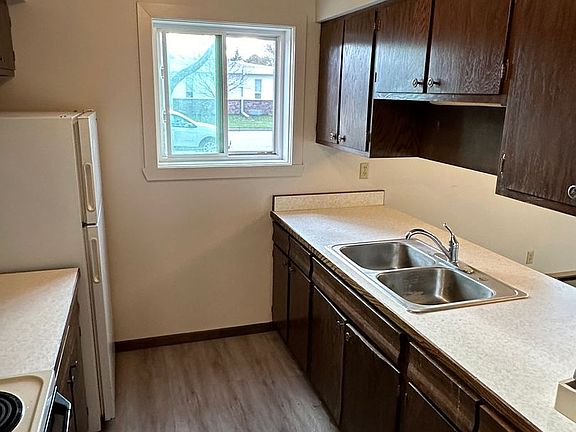 4th image of 802 & 806 5th St SE #806-1