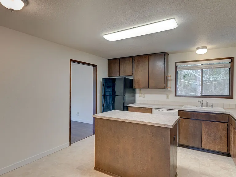 1601 McKinnon Dr — Photo 4