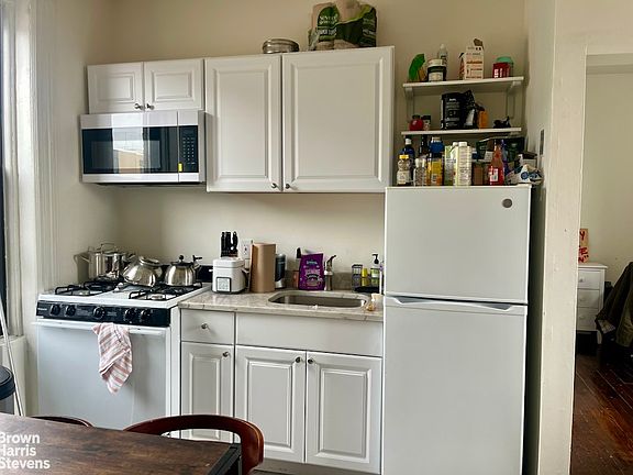 5th image of 219 Park Ave APT 6