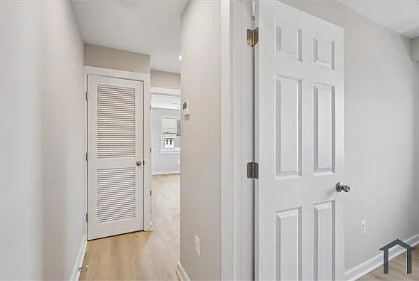 1410 Young St SE #6 — Photo 11