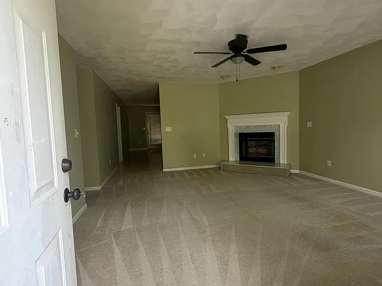 1926 Montana Dr — Photo 3