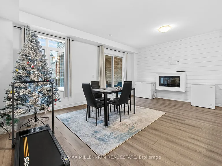 505 Dundas St E — Photo 19