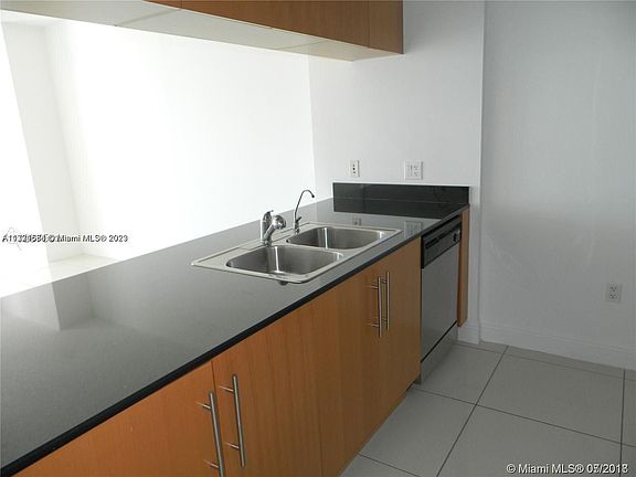3rd image of 1750 N Bayshore Dr APT 3712