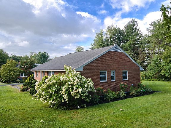 3rd image of 705 Hutcheson Dr