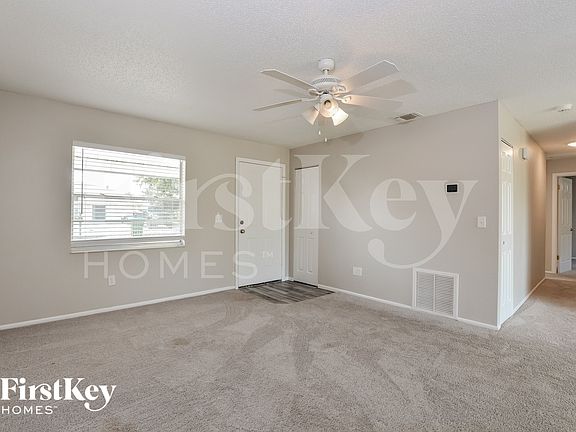 3rd image of 910 Clayton Dr