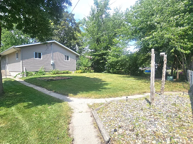 1006 11th Ave SE — Photo 2