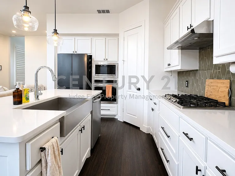 1131 Queensdown Way — Photo 5