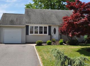 20 Canterbury Ln, Colonia, NJ 07067