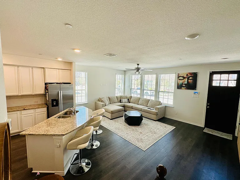 2408 Klamath Dr — Photo 3
