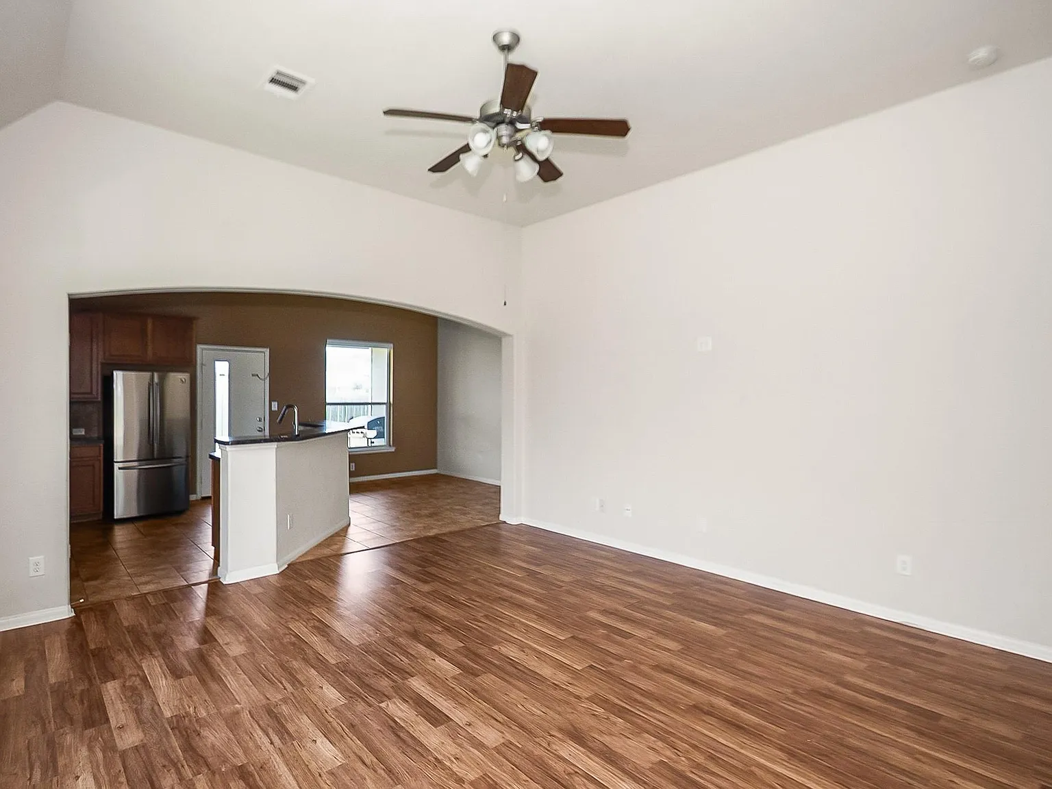 3 bed, 2.0 bath, 1432 sqft, $2,200 — Photo 3