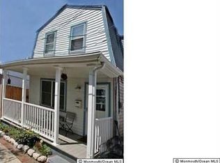 55A 5th St, Highlands, NJ 07732