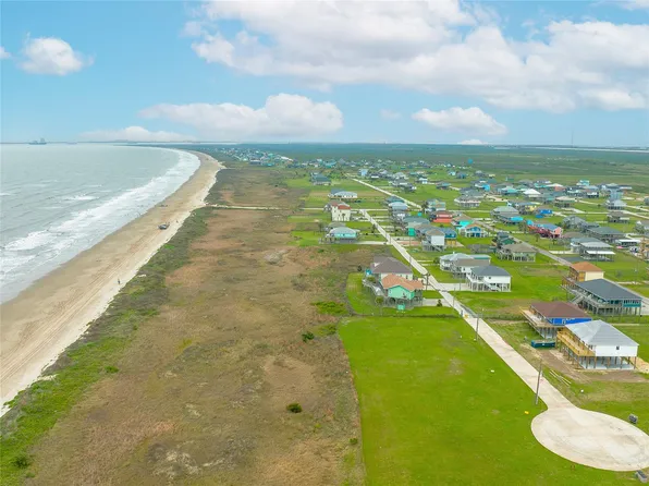 188 Ocean Shores Dr, Crystal Beach, TX 77650