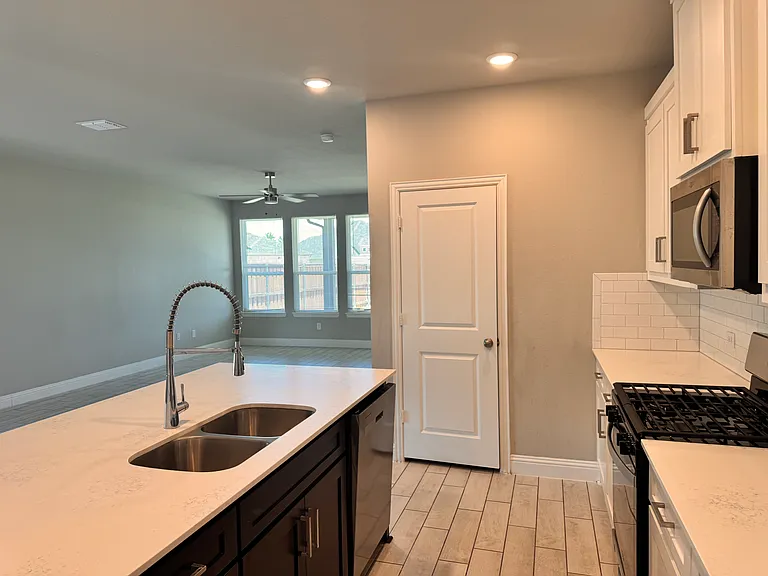 804 Sicily Blvd — Photo 4