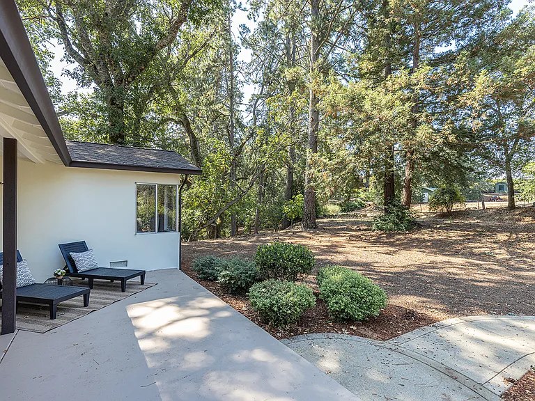 525 Keyes Ave — Photo 4